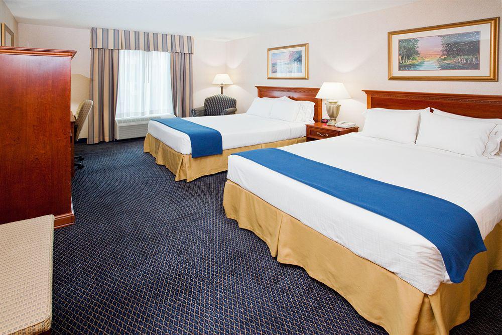 Holiday Inn Express Hotel & Suites Grand Rapids-North By Ihg Walker Room photo