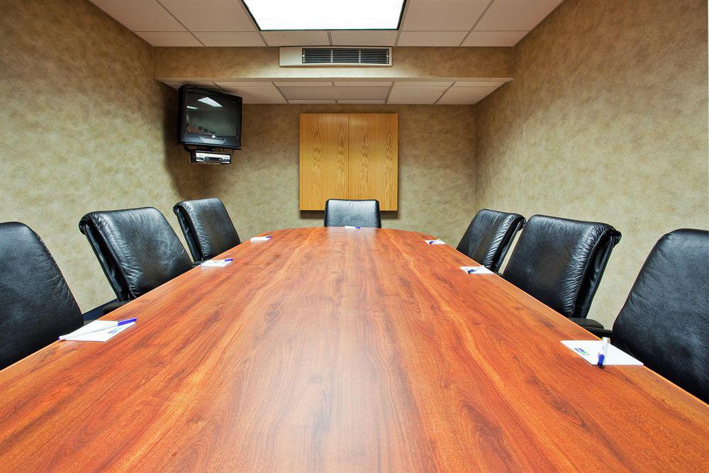 Holiday Inn Express Hotel & Suites Grand Rapids-North By Ihg Walker Facilities photo