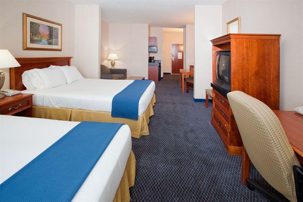 Holiday Inn Express Hotel & Suites Grand Rapids-North By Ihg Walker Room photo