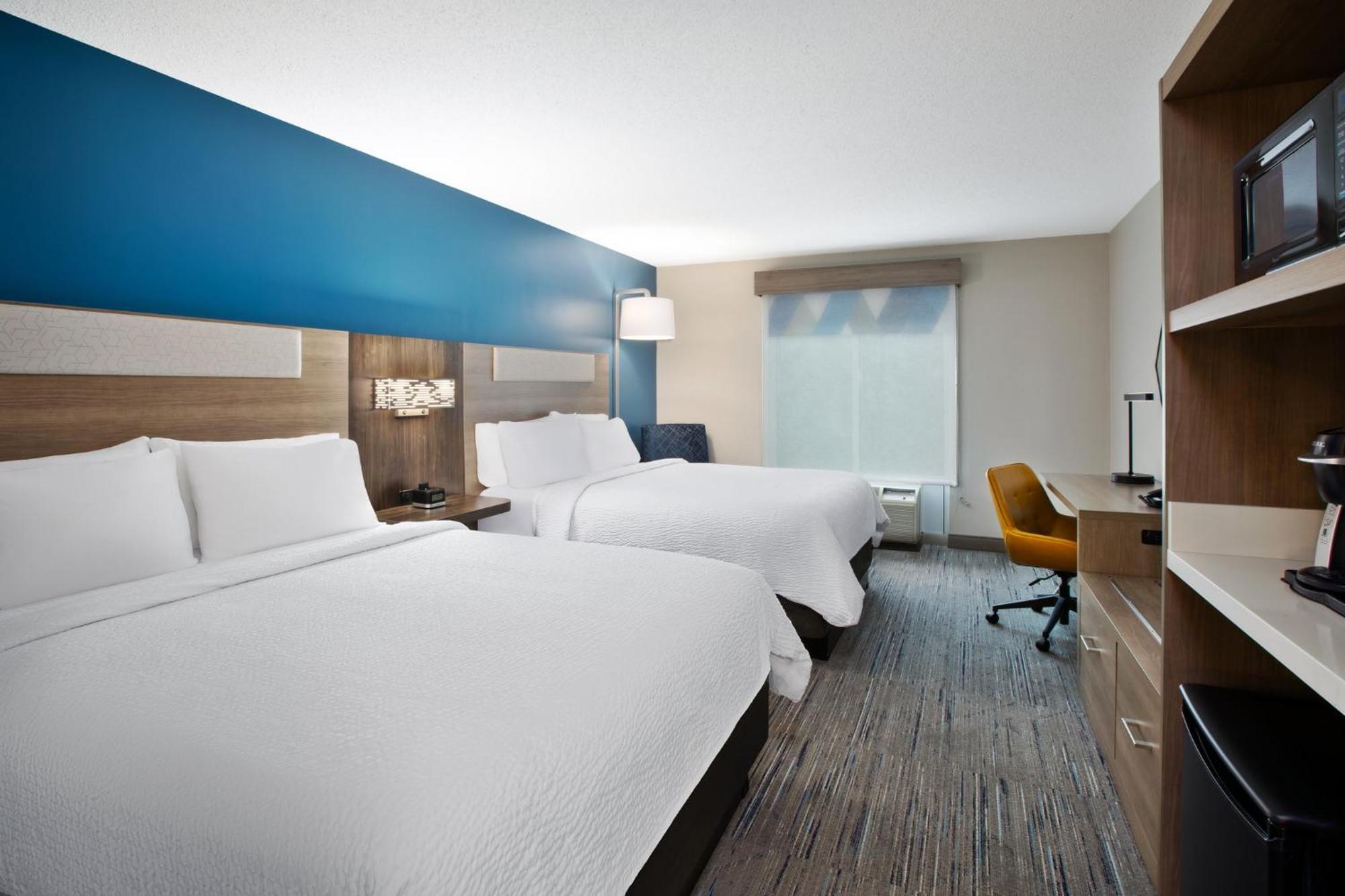 Holiday Inn Express Hotel & Suites Grand Rapids-North By Ihg Walker Exterior photo