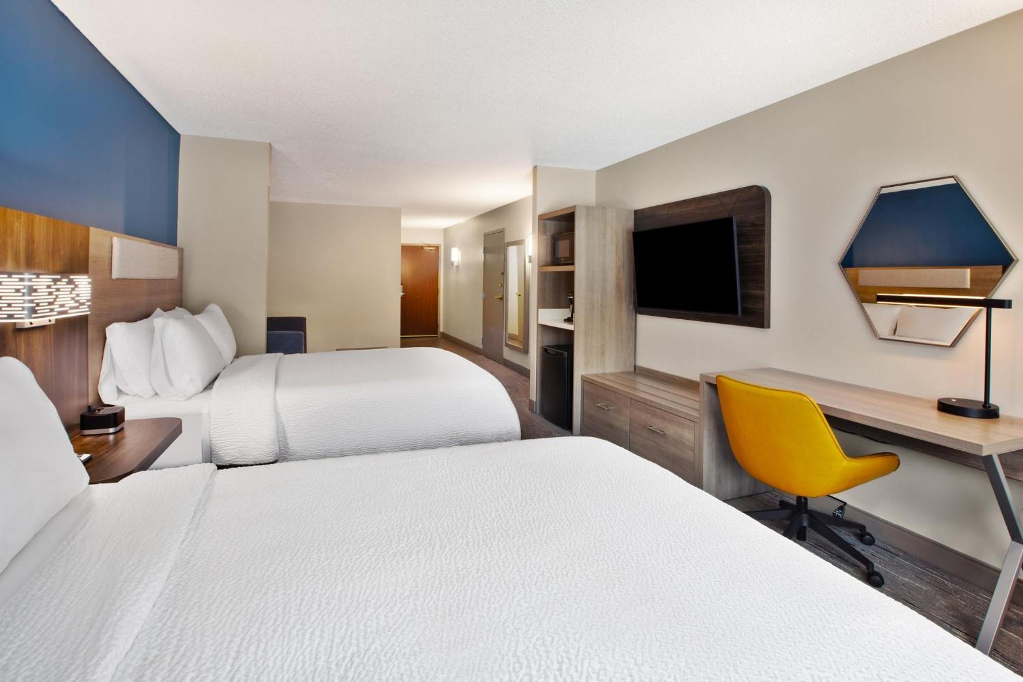 Holiday Inn Express Hotel & Suites Grand Rapids-North By Ihg Walker Exterior photo
