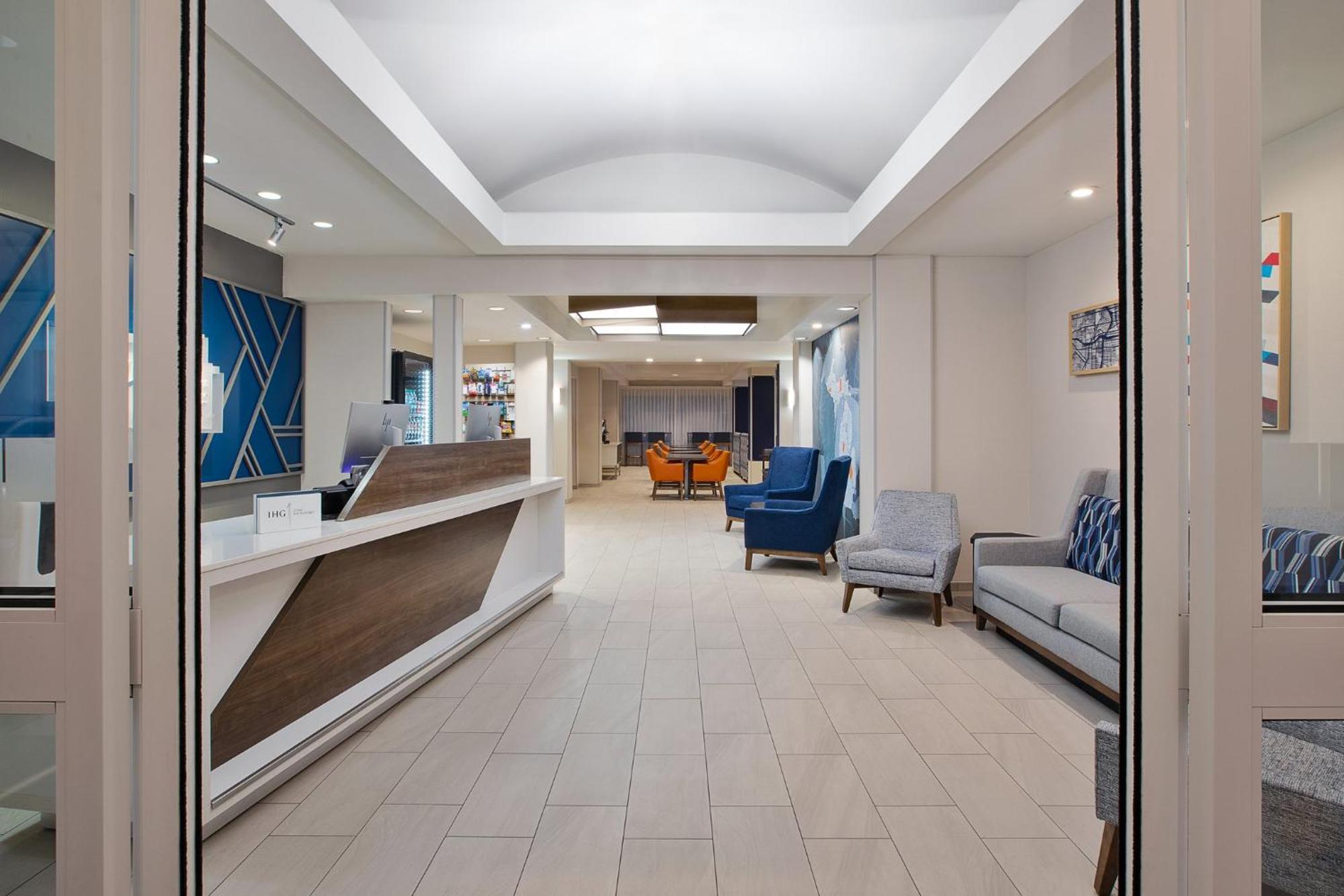 Holiday Inn Express Hotel & Suites Grand Rapids-North By Ihg Walker Exterior photo